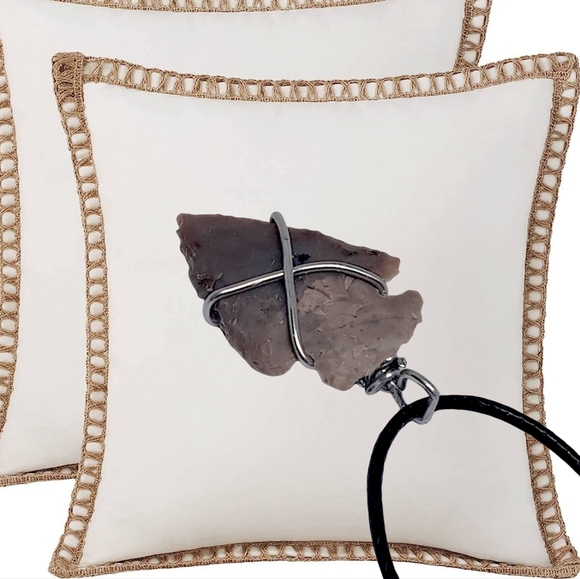 .👣 4/$20. Hand Knapped Arrowhead Pendant with Black Cord Necklace - Picture 5 of 7